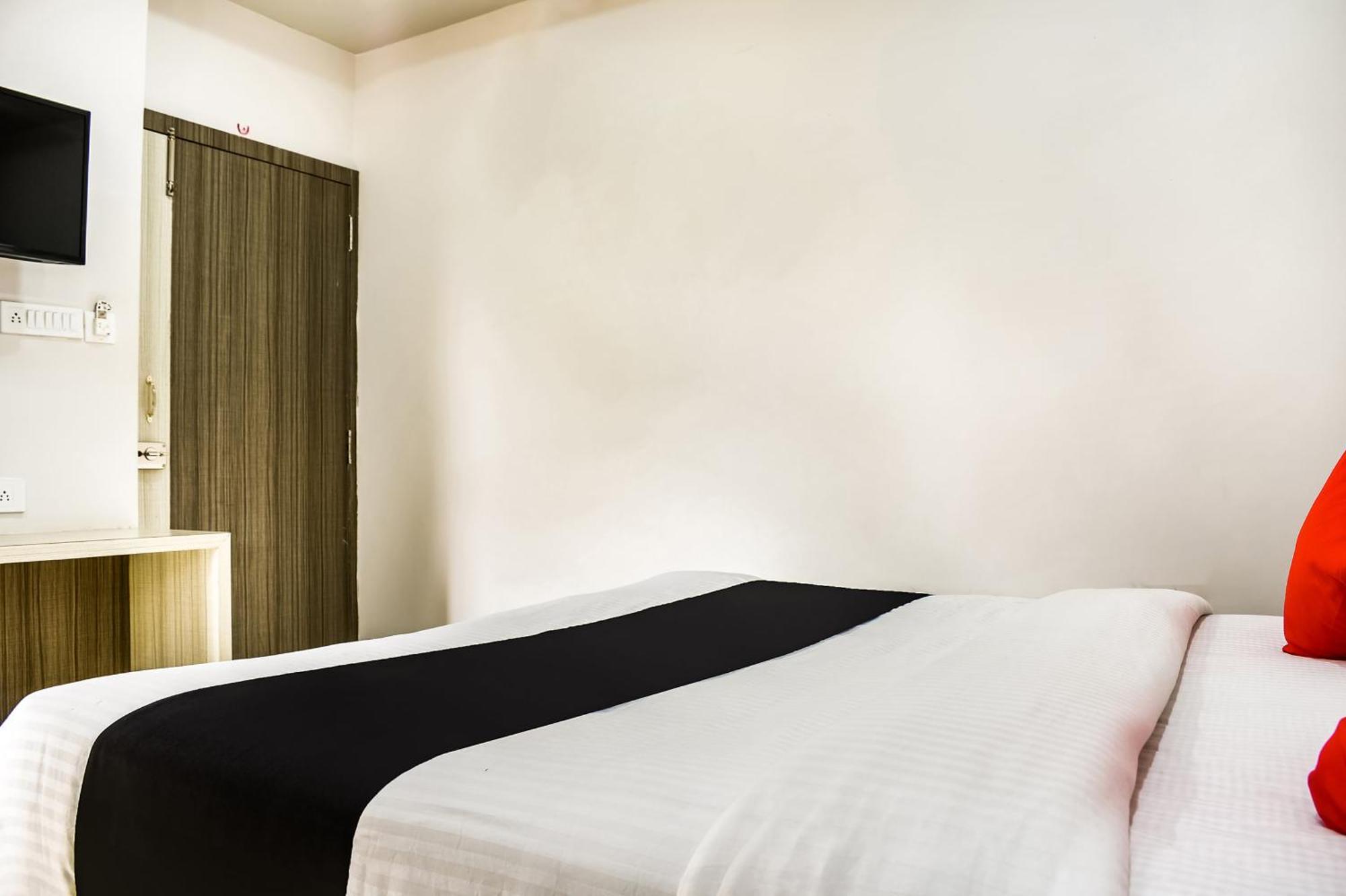 Capital O Jai Adisson Hotel Cuttack Exterior photo