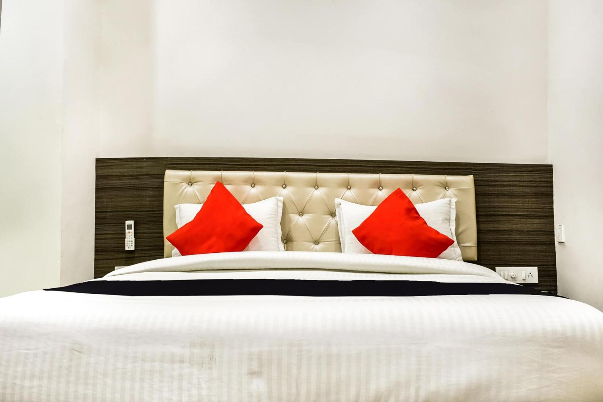 Capital O Jai Adisson Hotel Cuttack Exterior photo