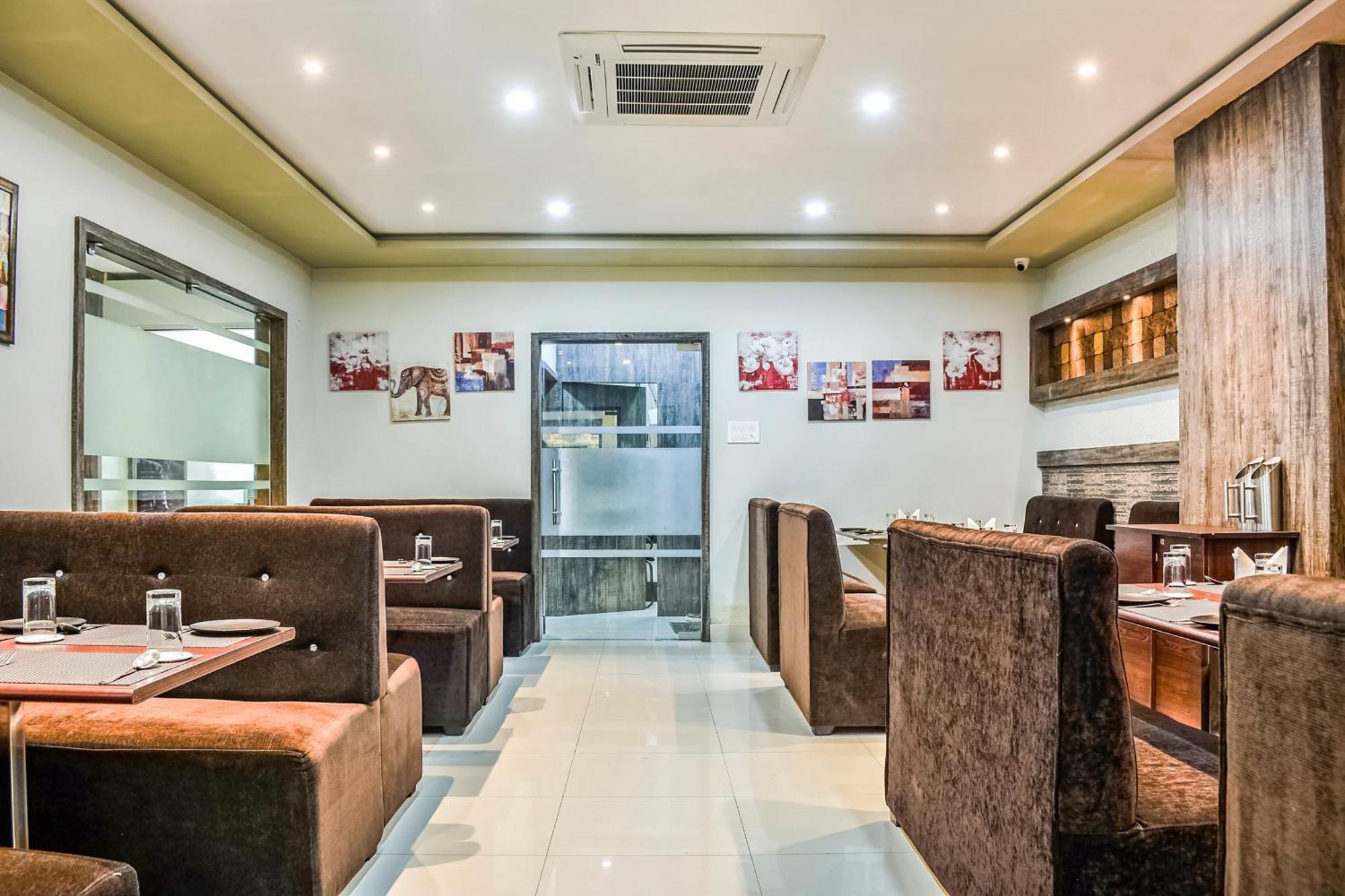 Capital O Jai Adisson Hotel Cuttack Exterior photo