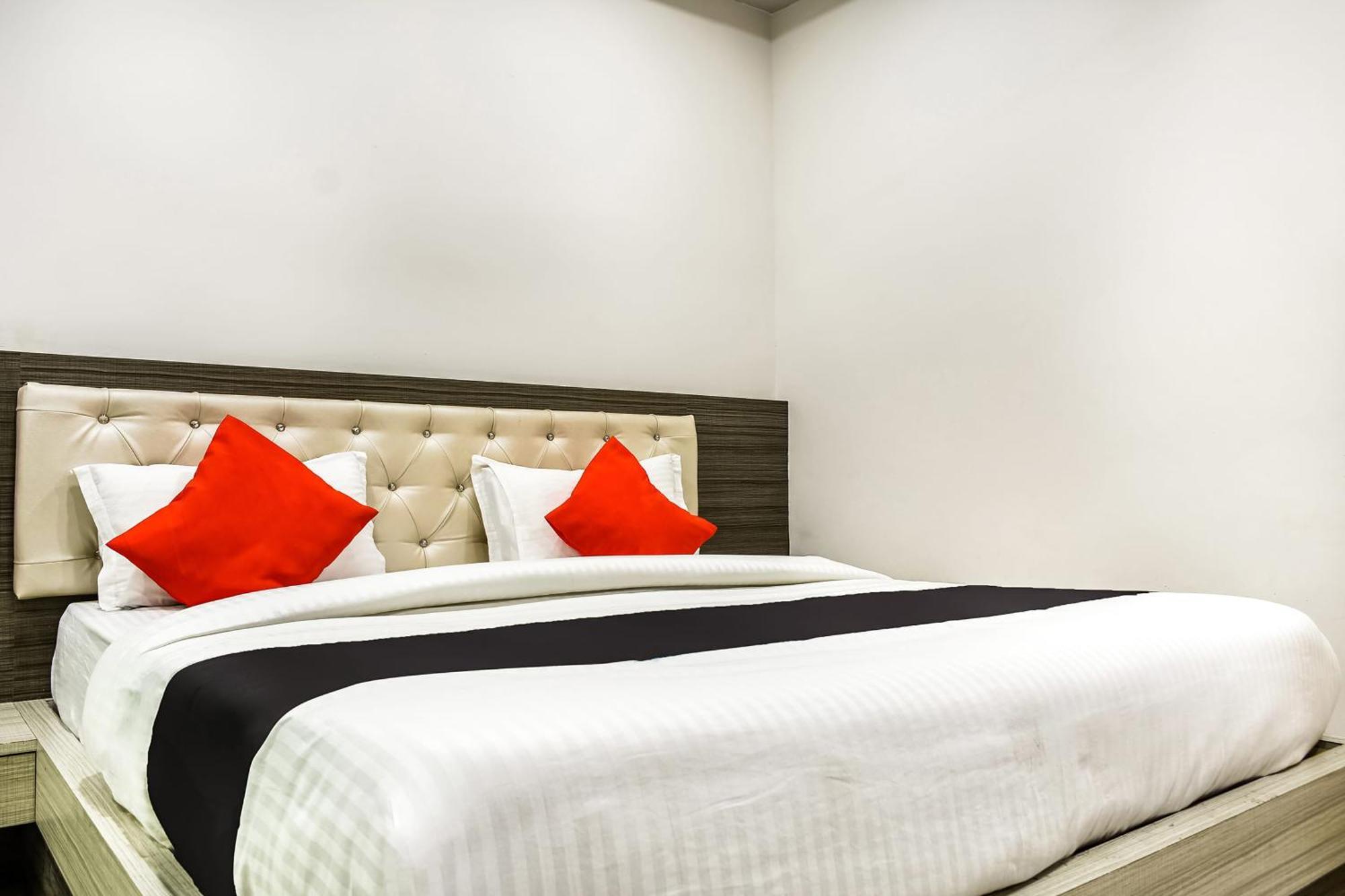 Capital O Jai Adisson Hotel Cuttack Exterior photo